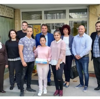 ХАКАТОН „ЗАПОЗНАЙ СЕ С УЕБ ДИЗАЙНА“ СЕ ПРОВЕДЕ В РБ „ГЕО МИЛЕВ“, МОНТАНА