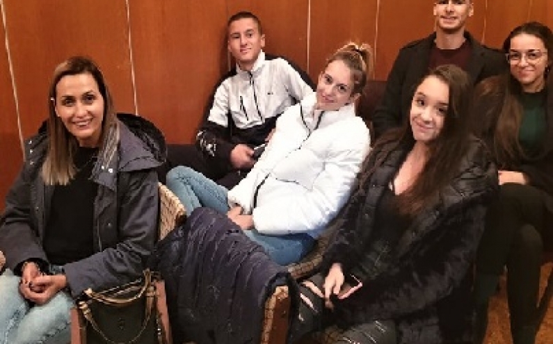 МЕЛНИК ОТБЕЛЯЗА ДЕНЯ НА БУДИТЕЛИТЕ С КОМЕДИЙНО ШОУ