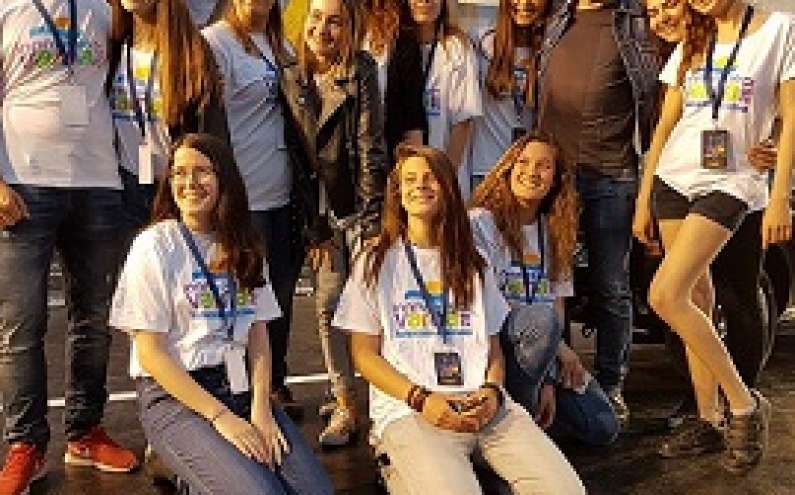 ДОБРОВОЛЦИ НА „ВАРНА – ЕВРОПЕЙСКА МЛАДЕЖКА СТОЛИЦА” СЕ ВКЛЮЧИХА В ПРЕДПРЕМИЕРАТА НА ФИЛМА „БЕНЗИН”